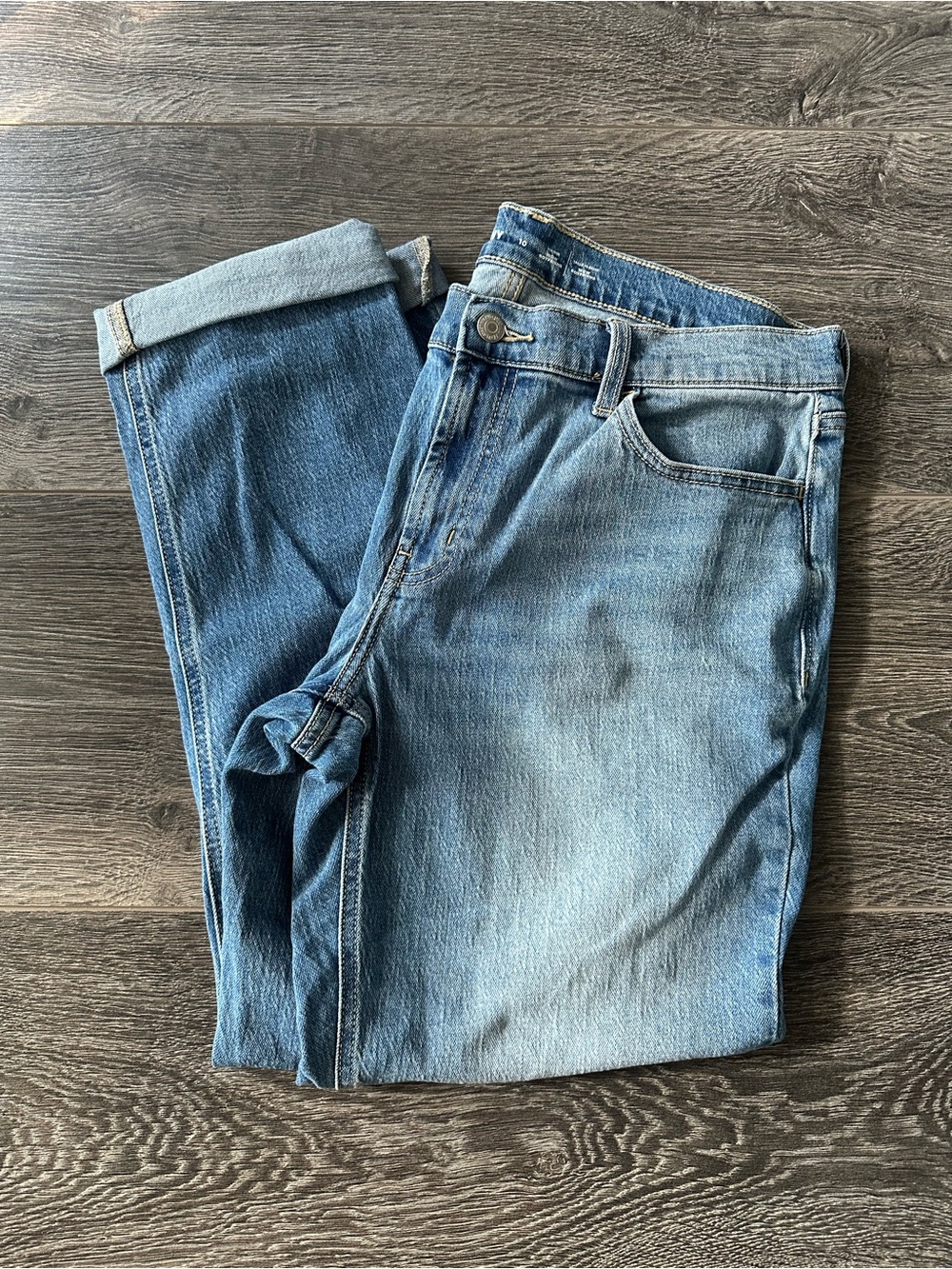 Old Navy Medium Wash Mid-Rise Wow Boyfriend Straight Jeans